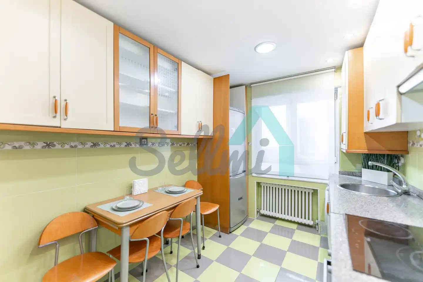 Cuina de Pis de lloguer en Oviedo  amb Calefacció, Parquet i Terrassa