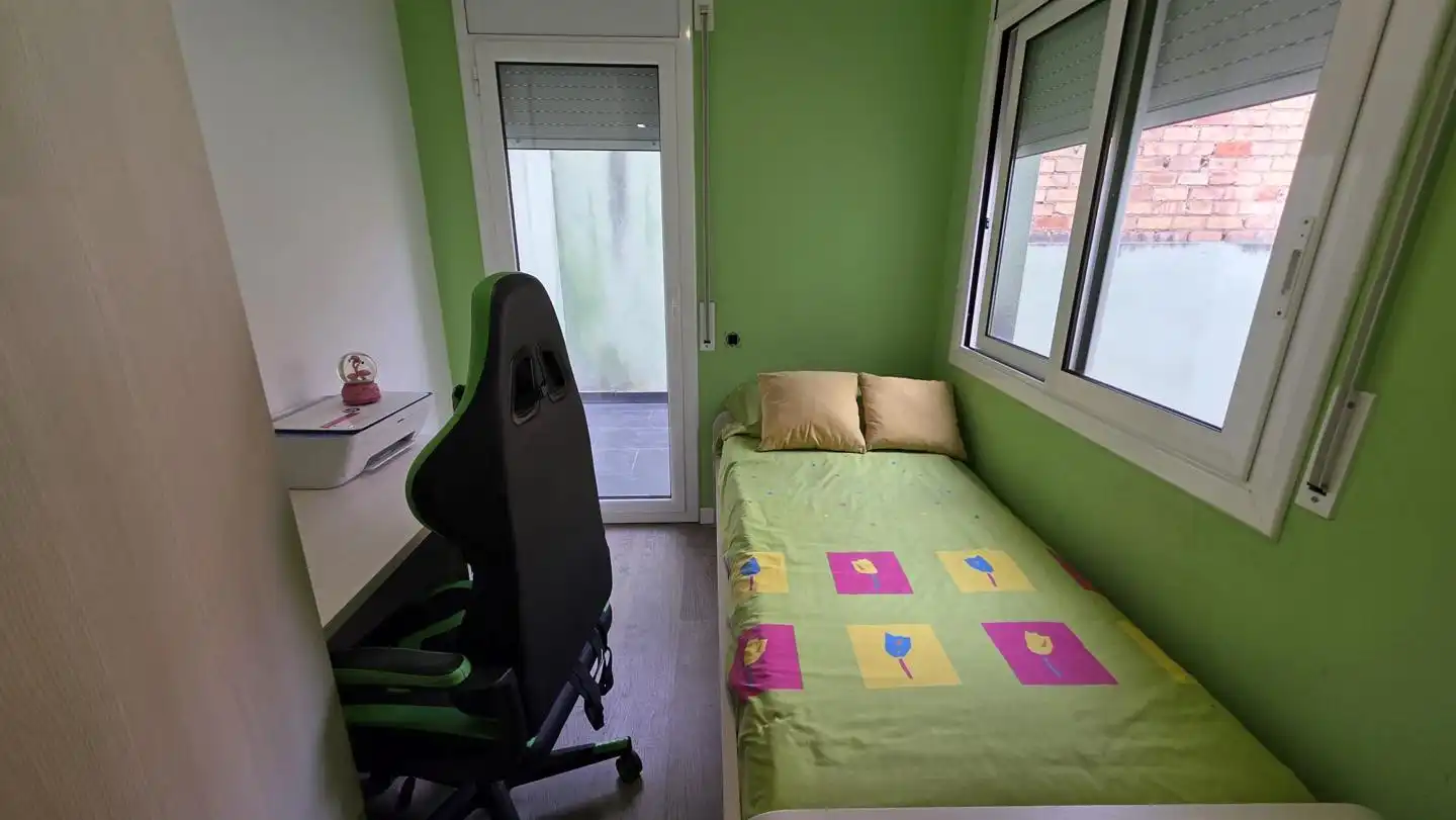 Bedroom of Ground floor for share in Terrassa  with Air Conditioner, Heating and Terrace