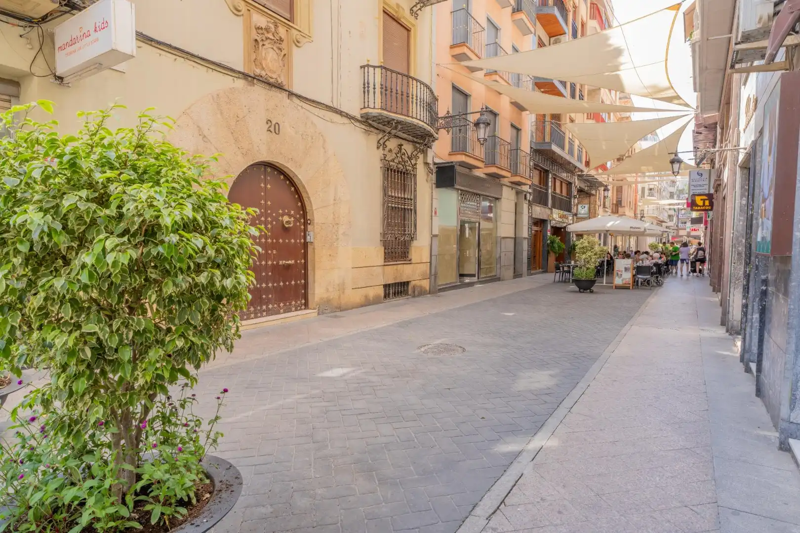 Vista exterior de Piso en venta en Elche / Elx con Aire acondicionado, Amueblado y Balcón
