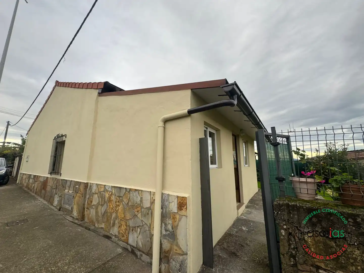 Vista exterior de Casa adosada en venta en Gijón  con Calefacción y Jardín privado