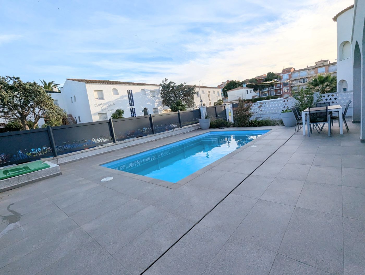 Swimming pool of House or chalet for sale in Empuriabrava  with Air Conditioner, Heating and Private garden