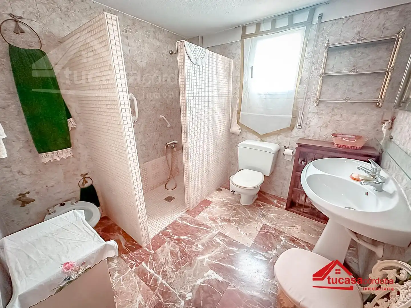 Bathroom of Flat for sale in Córdoba  with Air Conditioner, Terrace and Storage room