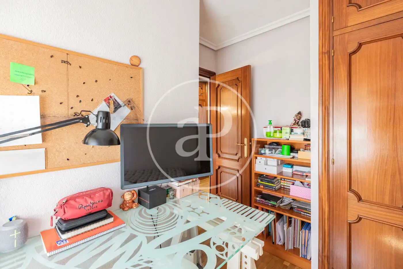 Habitación de Casa adosada en venta en Madrid con Aire acondicionado, Calefacción y Jardín privado