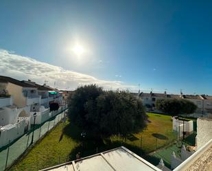 Vista exterior de Estudi en venda en Orihuela amb Aire condicionat, Terrassa i Piscina