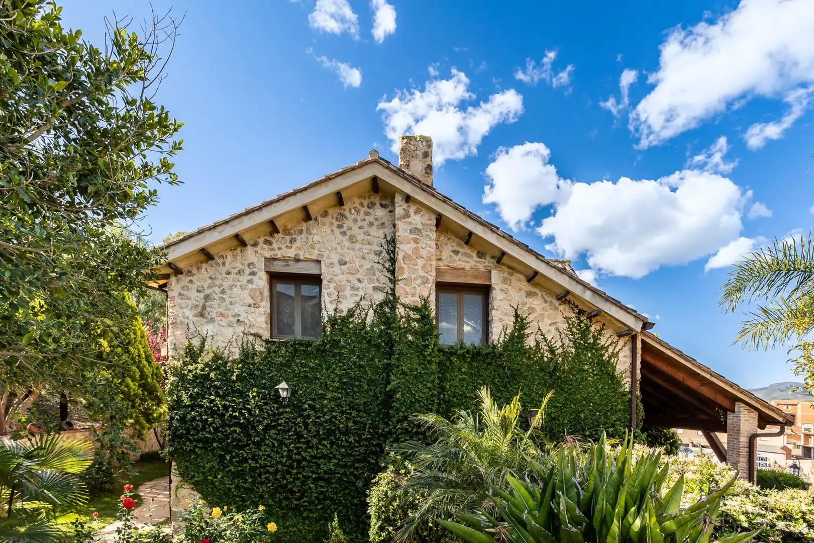 Vista exterior de Casa o xalet en venda en Pedralba amb Aire condicionat, Calefacció i Jardí privat