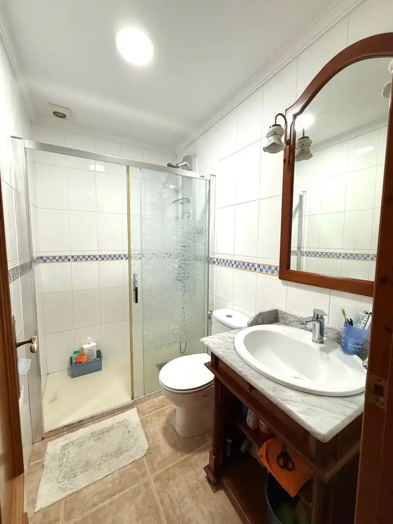 Baño de Casa adosada en venta en Frigiliana con Aire acondicionado, Jardín privado y Trastero