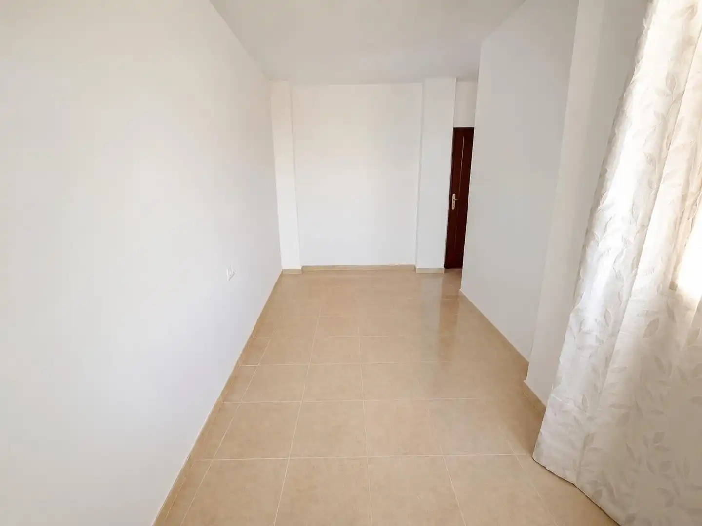 Habitación de Piso en venta en Almería con Balcón y Alarma