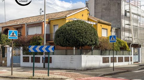 Foto 2 de Casa adosada en venta en Calle Andres Segovia, 33, Barrio de Zaidín, Granada Capital