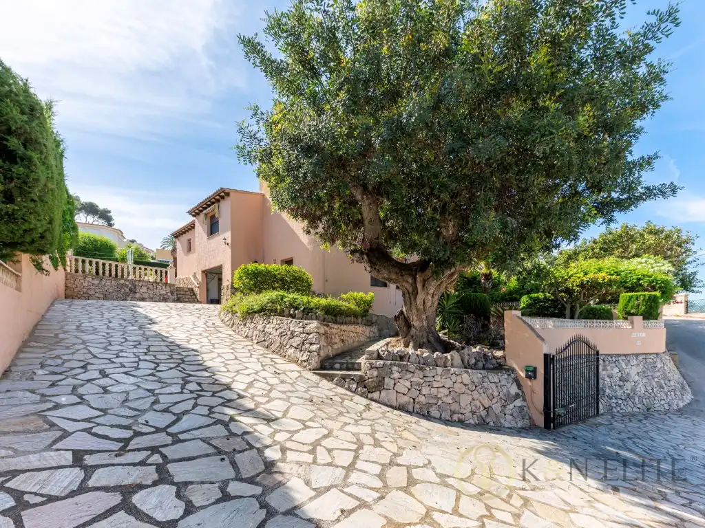 Vista exterior de Casa o xalet en venda en Benissa amb Calefacció, Jardí privat i Piscina