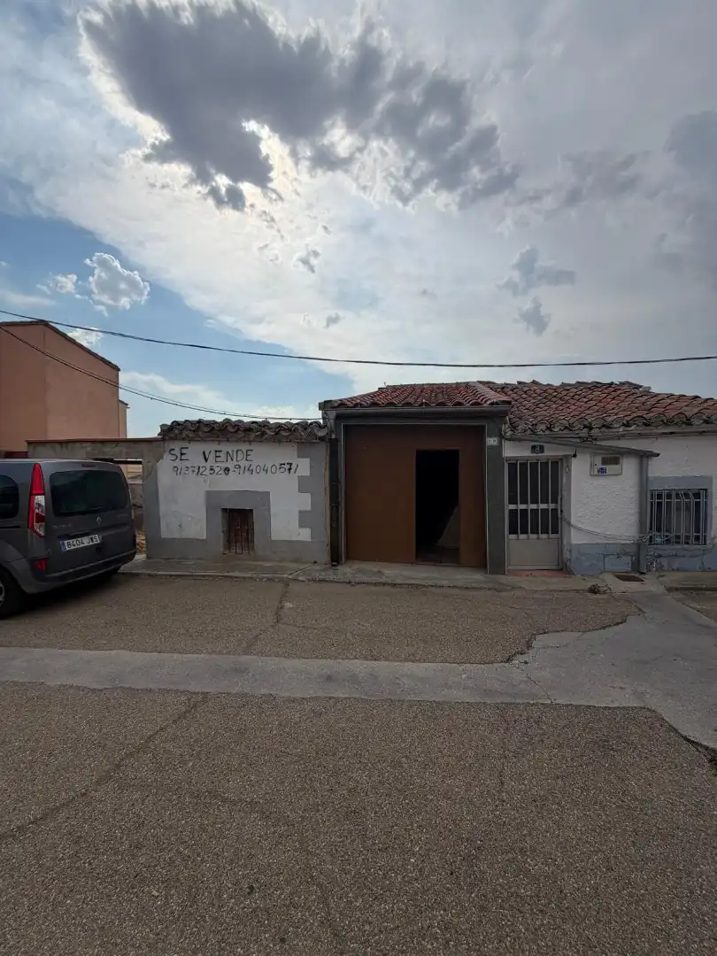 Vista exterior de Finca rústica en venda en Torrecilla de la Orden amb Calefacció, Terrassa i Traster
