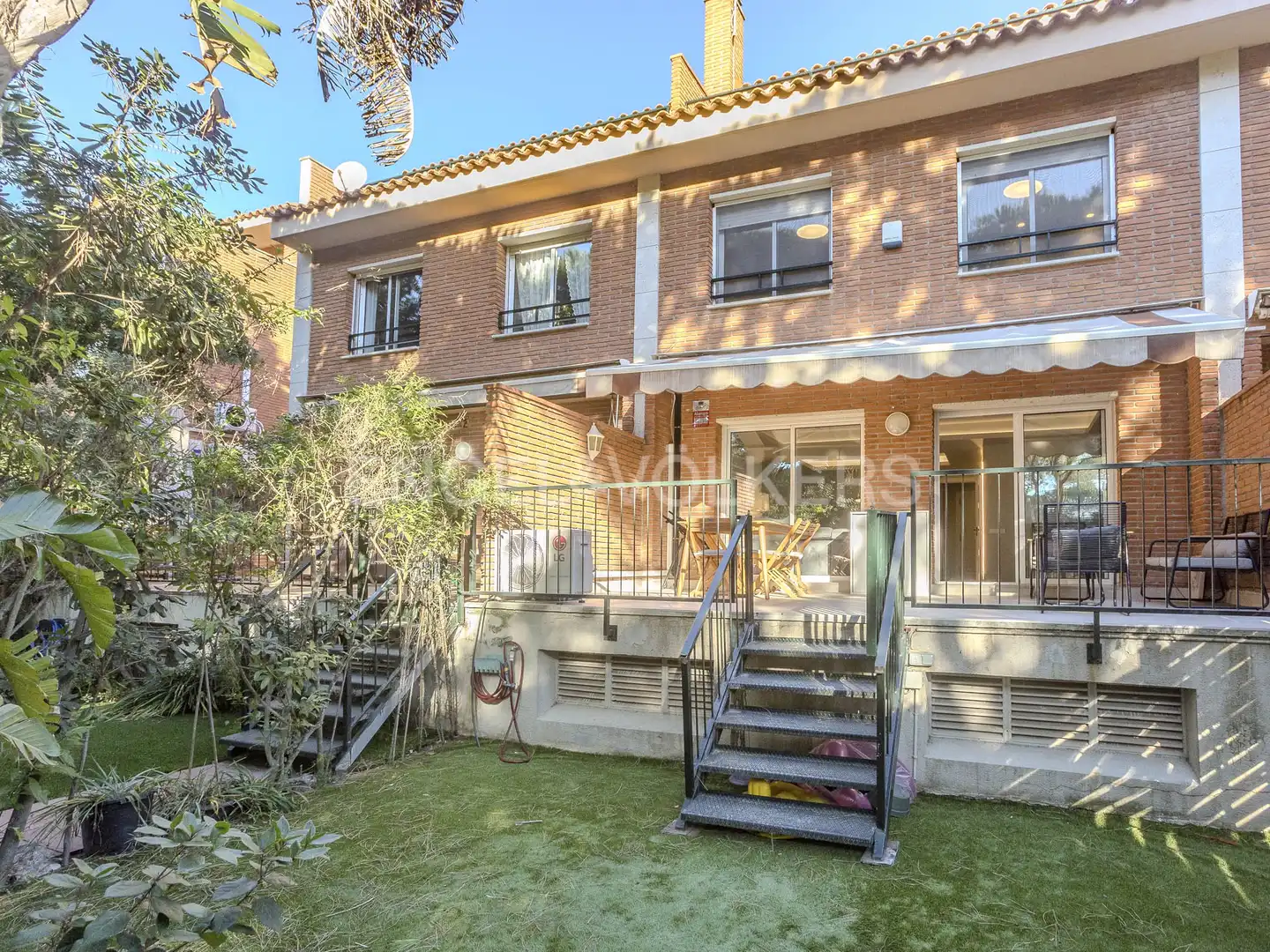 Vista exterior de Casa o xalet de lloguer en Gavà amb Aire condicionat, Calefacció i Jardí privat
