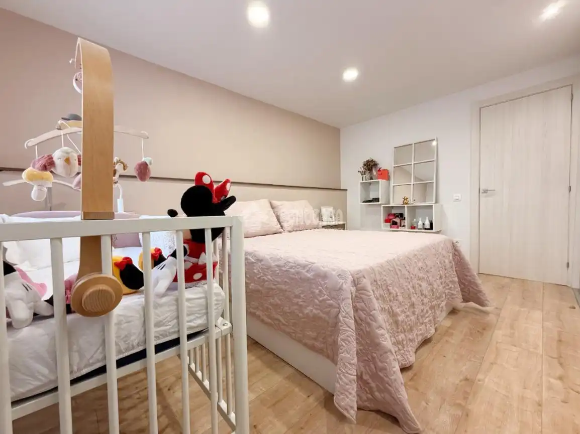 Habitación de Piso en venta en Sant Boi de Llobregat con Aire acondicionado, Terraza y Trastero