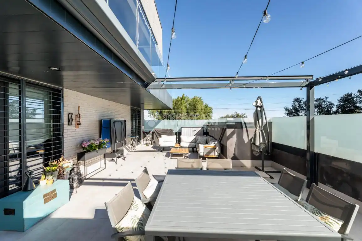Terraza de Piso en venta en Torrelodones con Aire acondicionado, Jardín privado y Piscina comunitaria