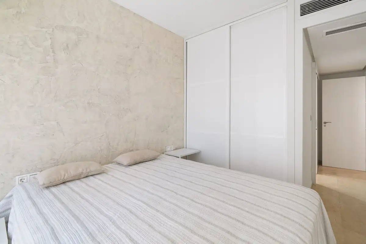 Dormitori de Casa adosada en venda en Marbella amb Aire condicionat, Terrassa i Alarma