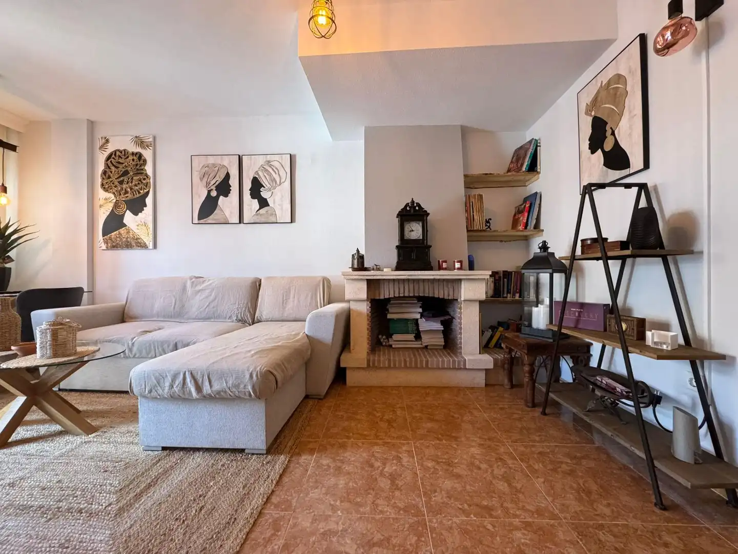Sala d'estar de Casa adosada en venda en Orihuela amb Aire condicionat, Jardí privat i Terrassa