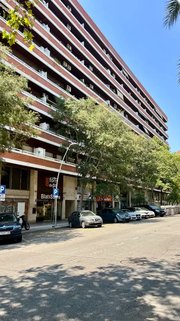 Vista exterior de Pis en venda en Barcelona amb Aire condicionat, Calefacció i Terrassa