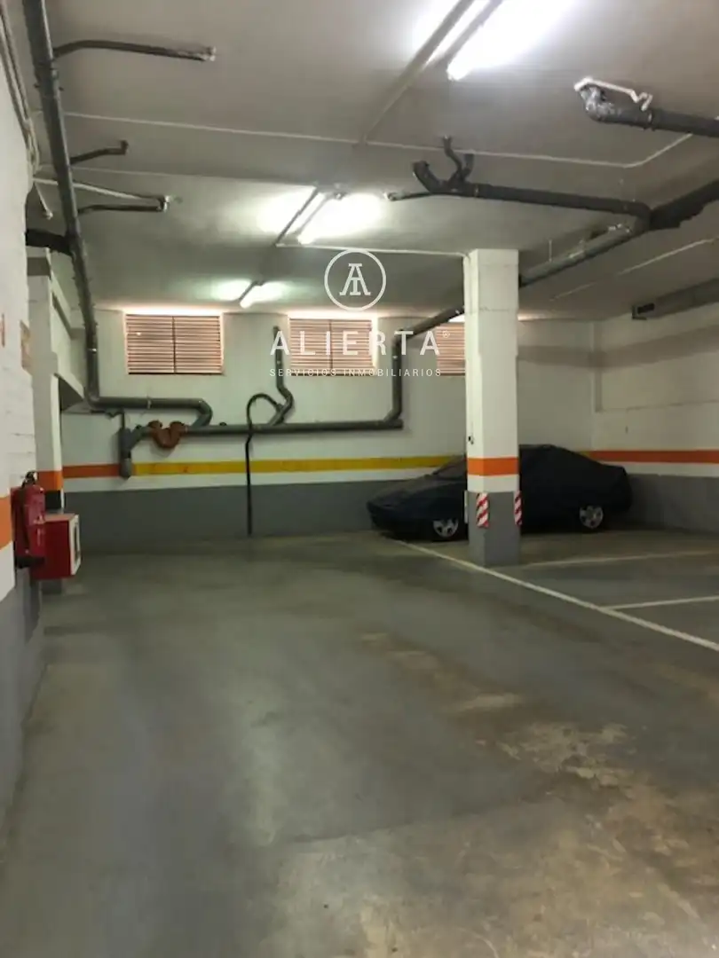 Parking de Piso de alquiler en Zaragoza con Calefacción