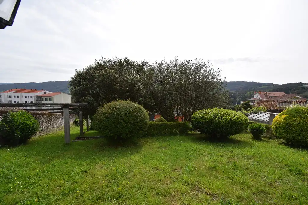 Casa adosada en venta en Pontedeume con Calefacción y Jardín privado