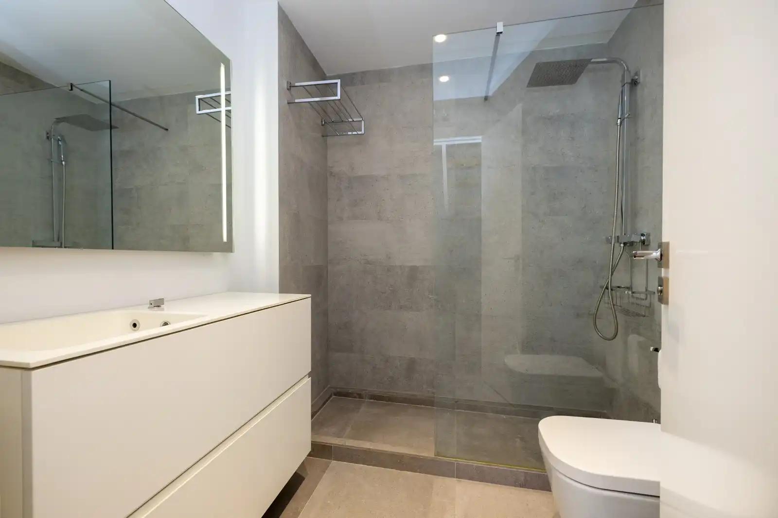 Baño de Ático en venta en Granada con Aire acondicionado, Calefacción y Terraza