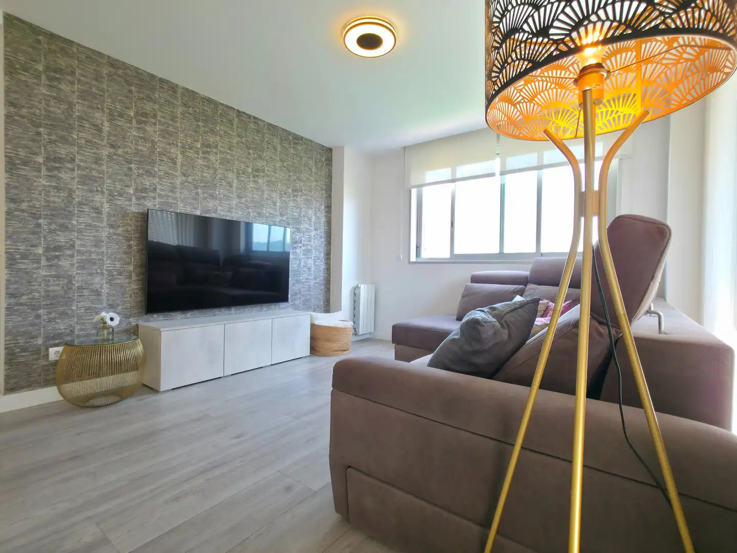Sala de estar de Piso en venta en Sant Andreu de la Barca con Aire acondicionado, Calefacción y Parquet