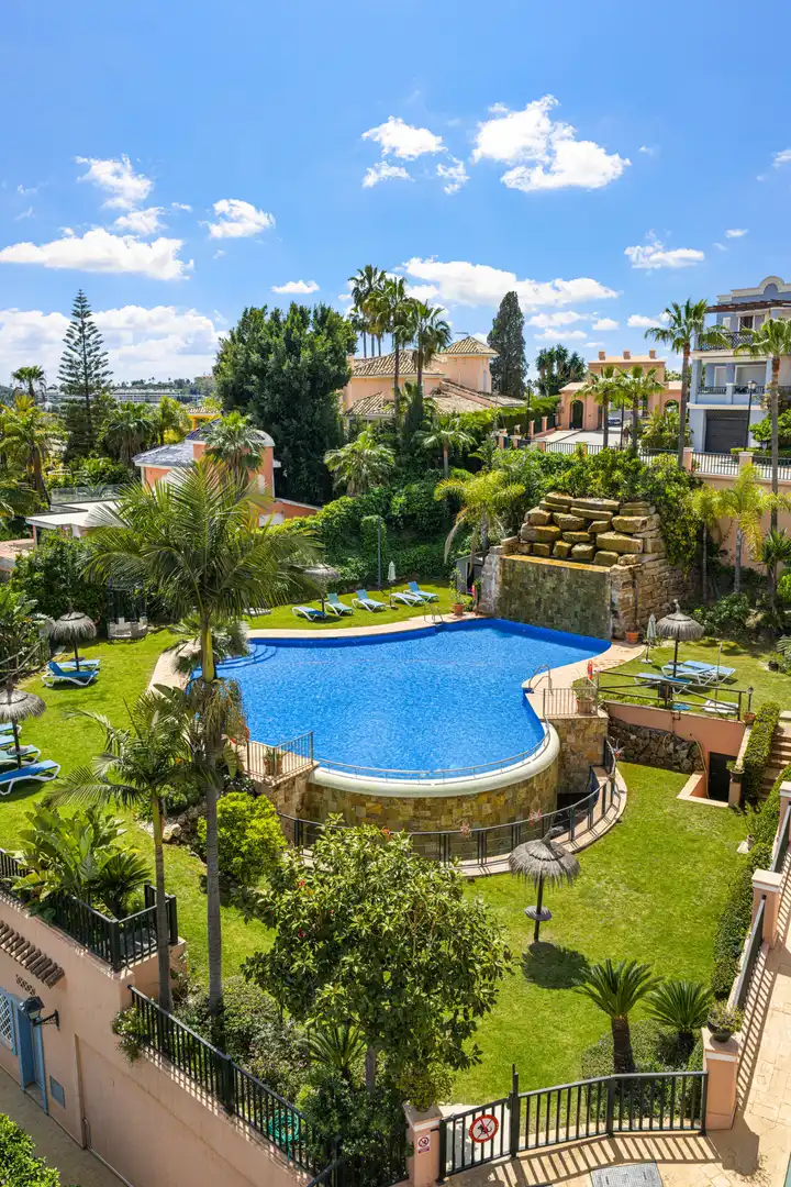 Adossat amb terrassa en venda a Nueva Andalucía, imagen 2