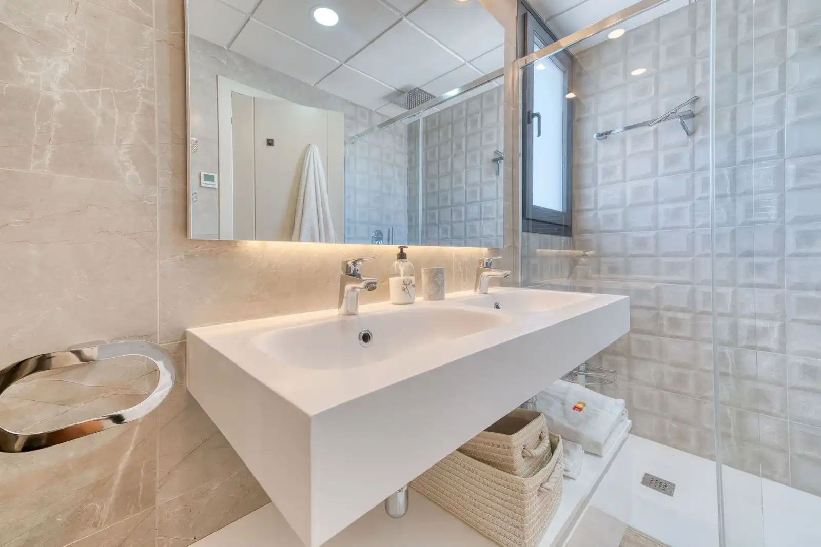 Baño de Ático de alquiler en Estepona con Aire acondicionado, Terraza y Amueblado