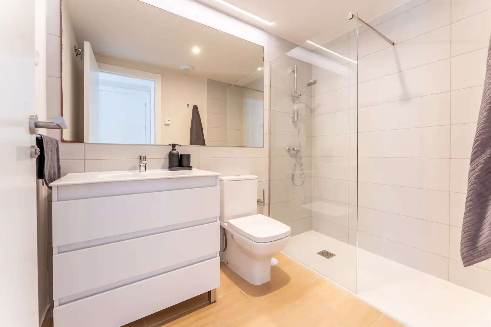 Bathroom of Flat for rent in Alcalá de Henares  with Air Conditioner, Private garden and Terrace