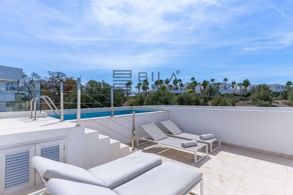 Casa adosada en venta en Las Encinas, Río Real