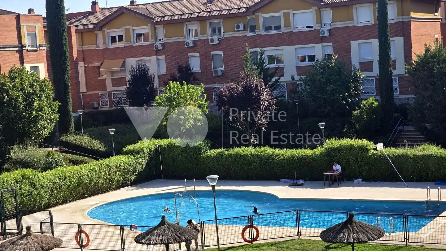 Piscina de Pis en venda en Villanueva del Pardillo amb Calefacció, Parquet i Terrassa