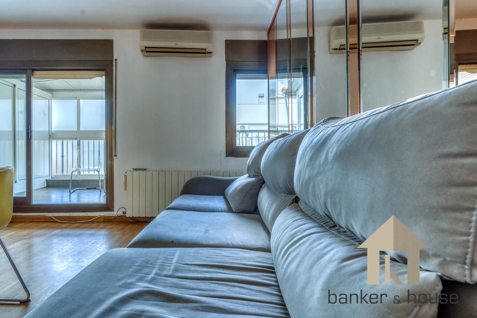 Living room of Attic for sale in Cerdanyola del Vallès  with Air Conditioner, Heating and Parquet flooring