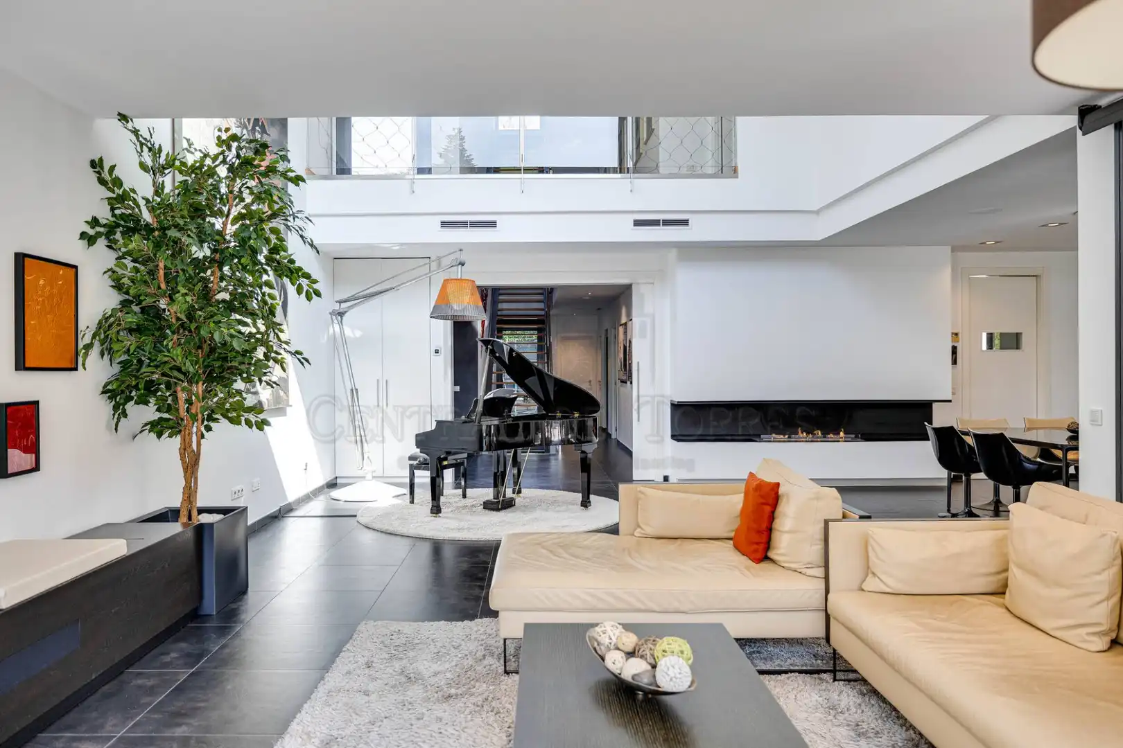 Sala d'estar de Casa o xalet en venda en Sant Cugat del Vallès amb Aire condicionat, Calefacció i Jardí privat