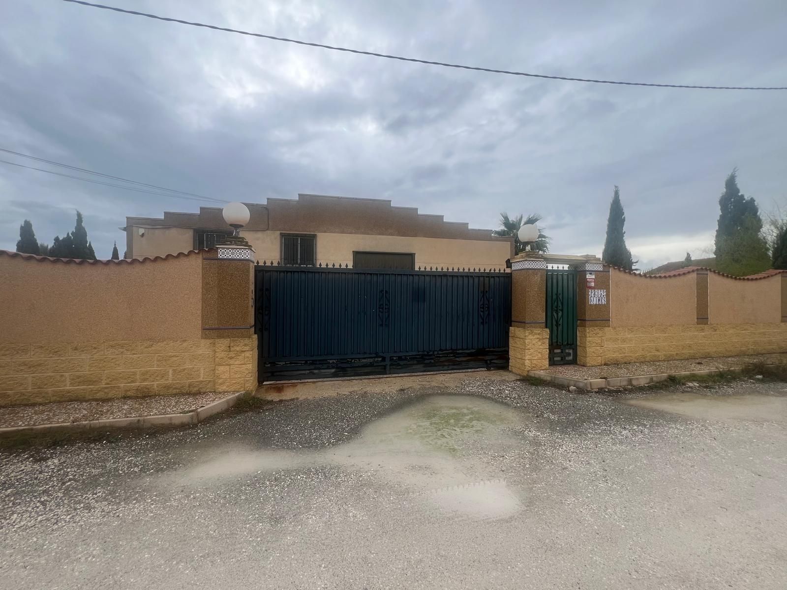 Vista exterior de Nau industrial en venda en Elche / Elx