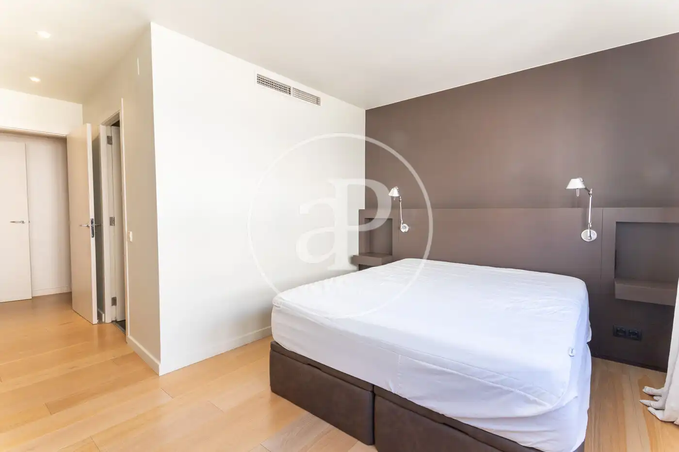 Bedroom of Flat for rent in Barcelona  with Air Conditioner, Heating and Terrace