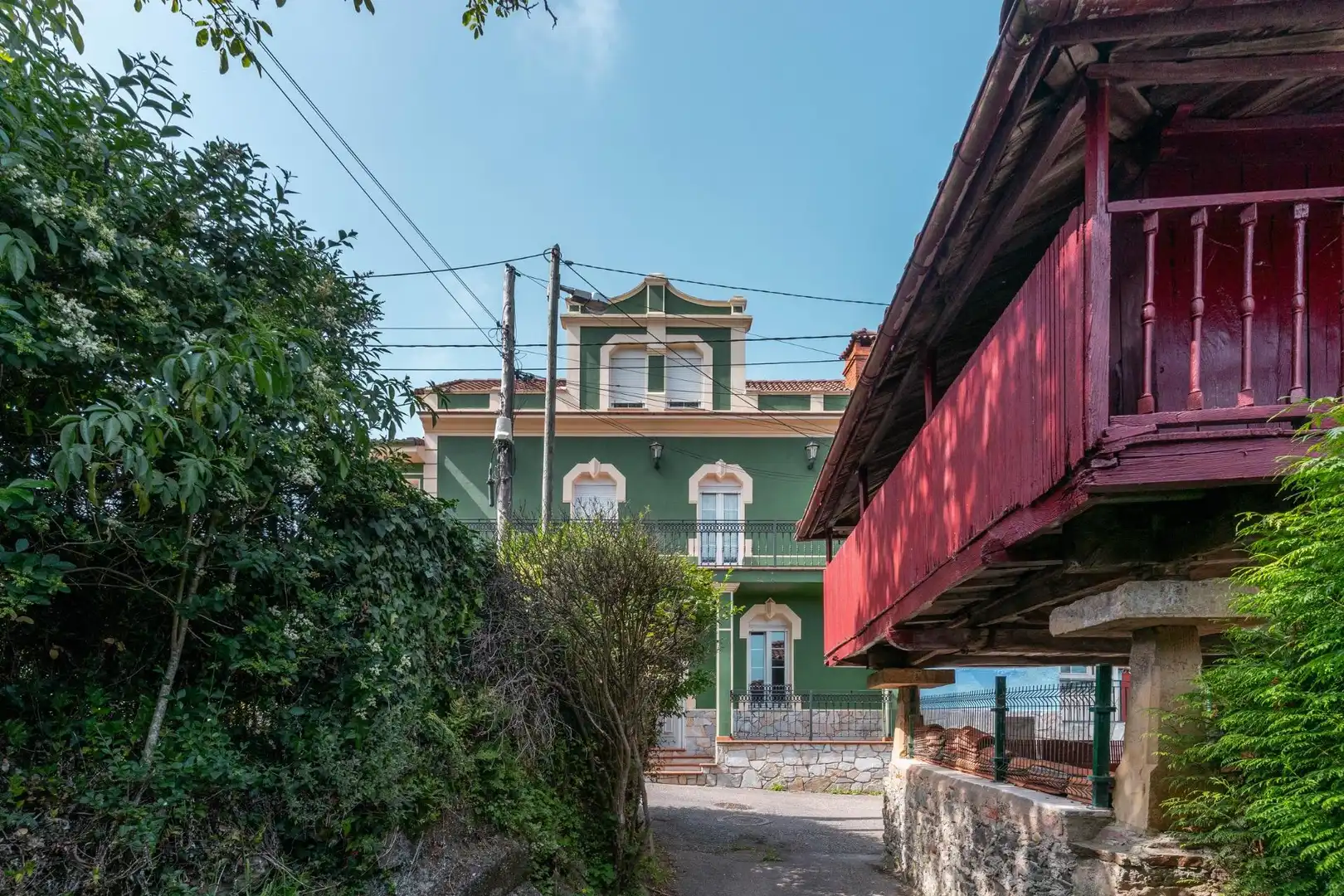 Vista exterior de Casa o xalet en venda en Muros de Nalón amb Calefacció, Jardí privat i Terrassa