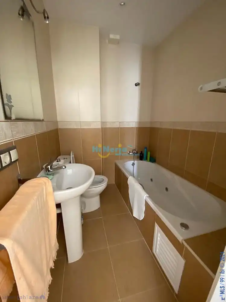 Bany de Apartament en venda en Granada