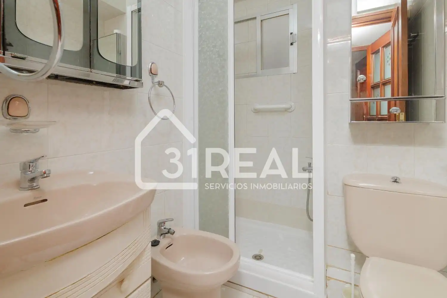 Habitación de Piso en venta en Madrid con Calefacción, Parquet y Terraza