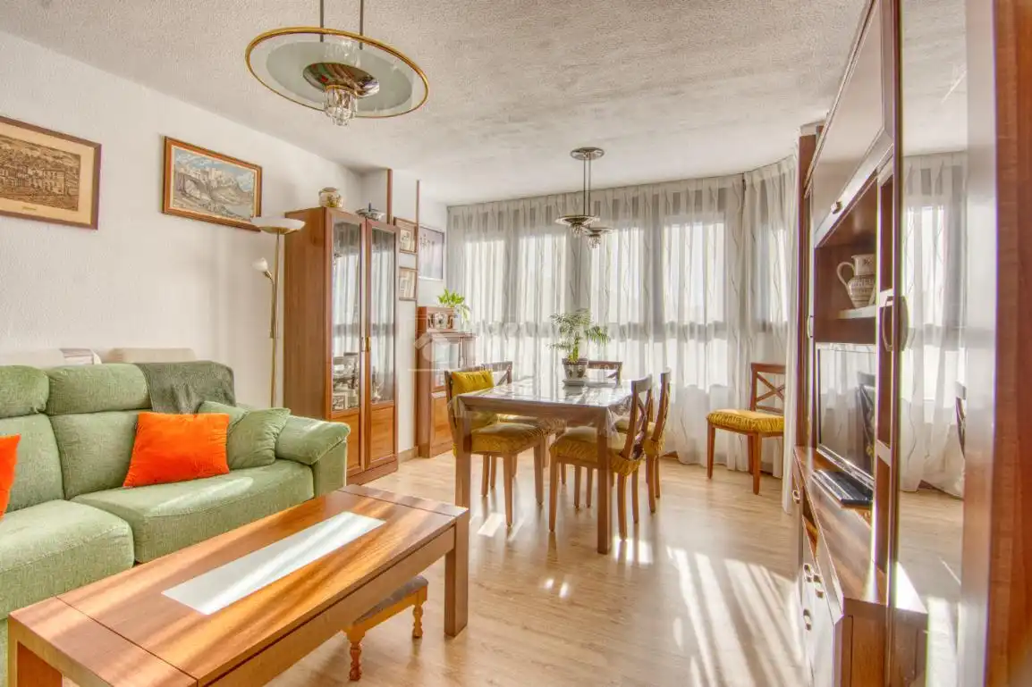 Wohnzimmer von Wohnung zum Verkauf in Santander mit Abstellraum