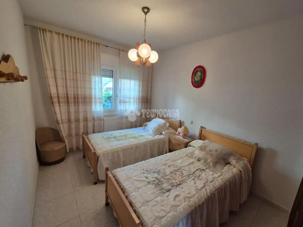 Schlafzimmer von Einfamilien-Reihenhaus zum Verkauf in Jadraque mit Heizung