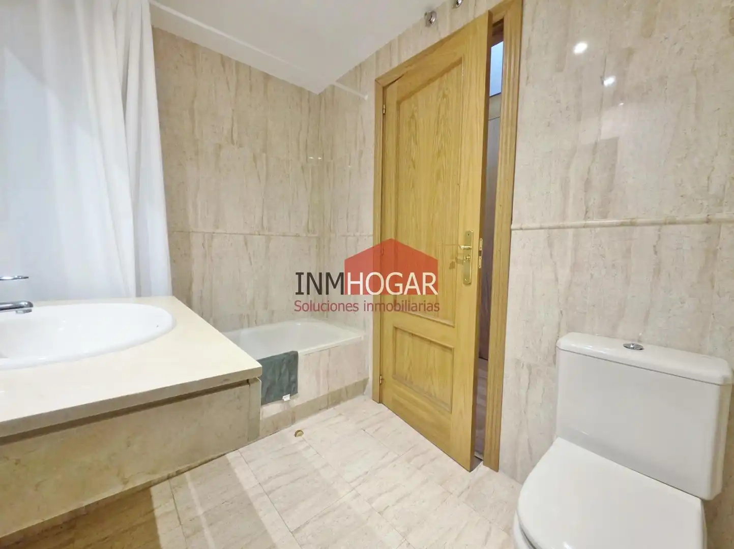 Badezimmer von Wohnung zum Verkauf in Ávila mit Heizung, Parkett und Terrasse