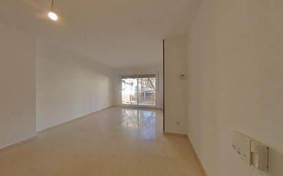Living room of Flat for sale in Sabadell  with Terrace, Balcony and Community pool