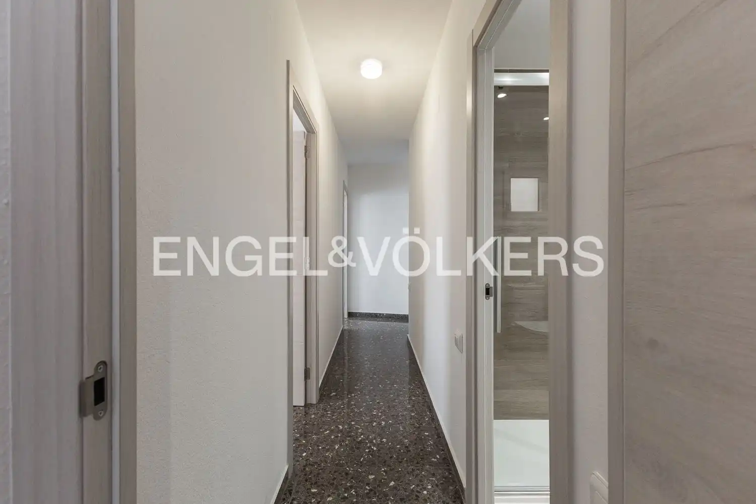 Piso de alquiler en Valencia con Calefacción y Balcón