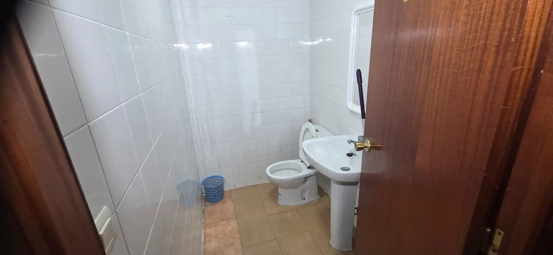 Bany de Local de lloguer en Elda