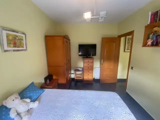 Habitación de Casa adosada en venta en Montcada i Reixac con Calefacción, Jardín privado y Terraza