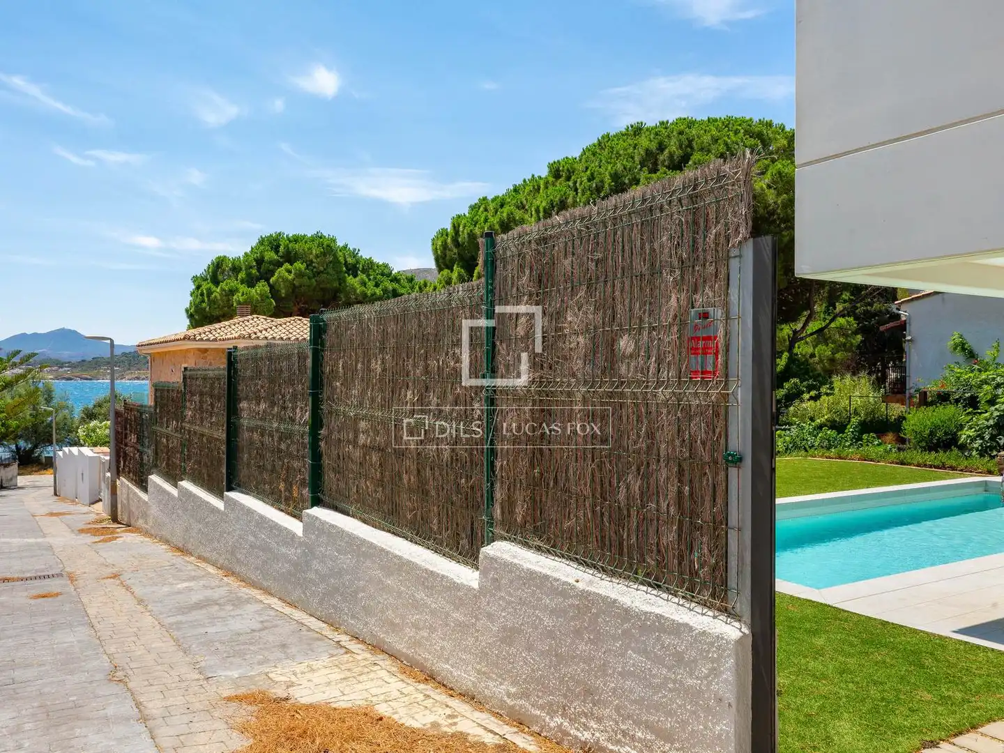 Vista exterior de Casa o xalet en venda en Llançà amb Aire condicionat, Calefacció i Jardí privat