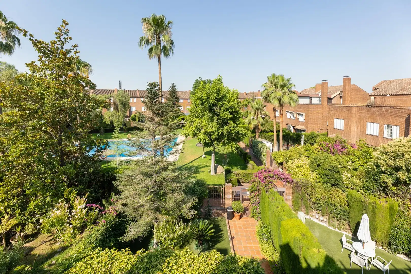 Jardí de Casa adosada en venda en Granada amb Aire condicionat, Calefacció i Jardí privat