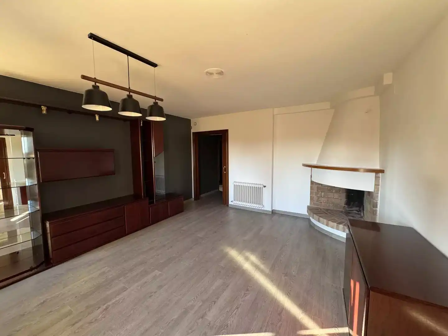 Sala d'estar de Casa o xalet en venda en Borrassà amb Parquet, Terrassa i Piscina