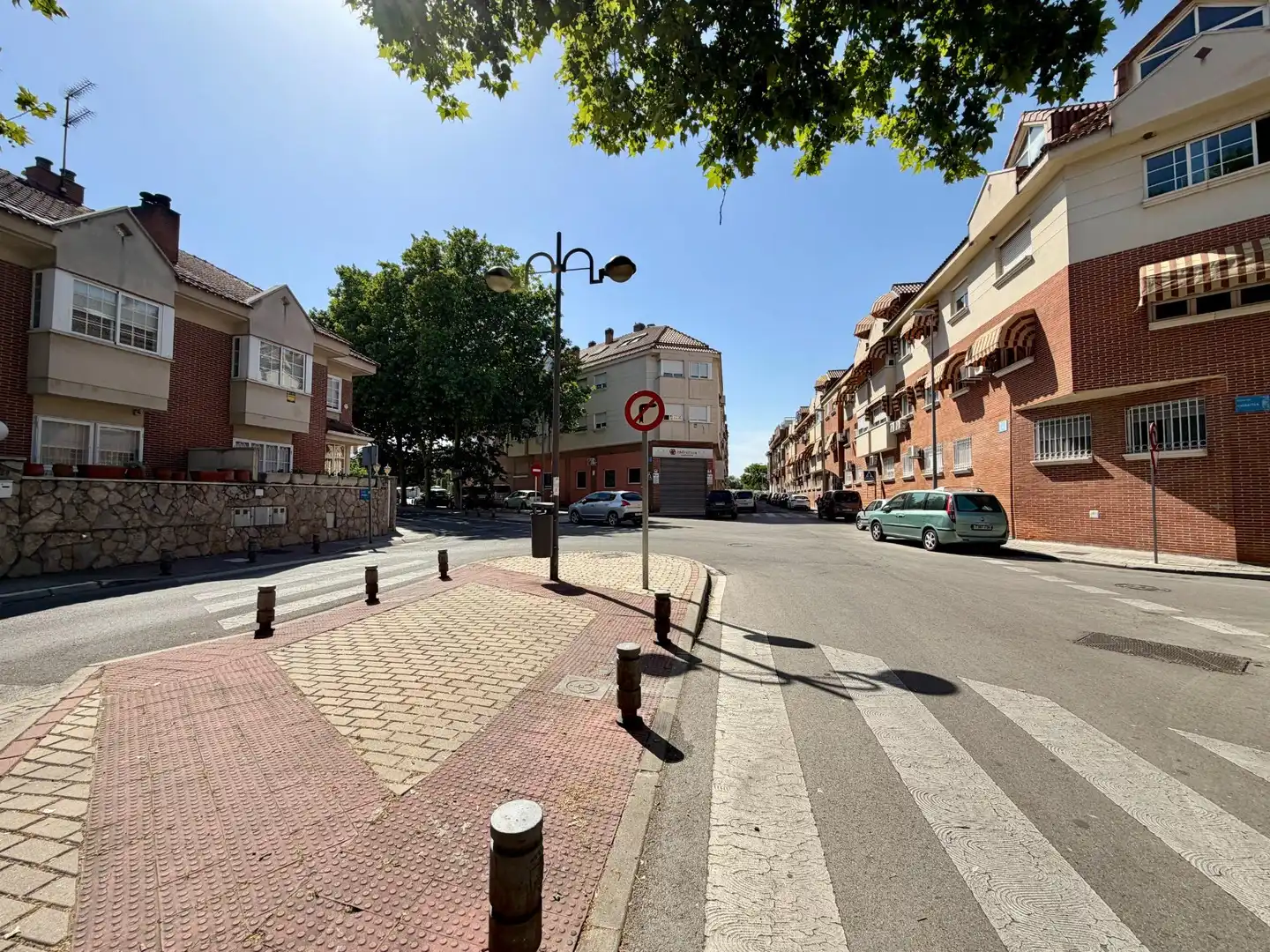 Vista exterior de Casa adosada en venda en Leganés amb Calefacció, Jardí privat i Traster
