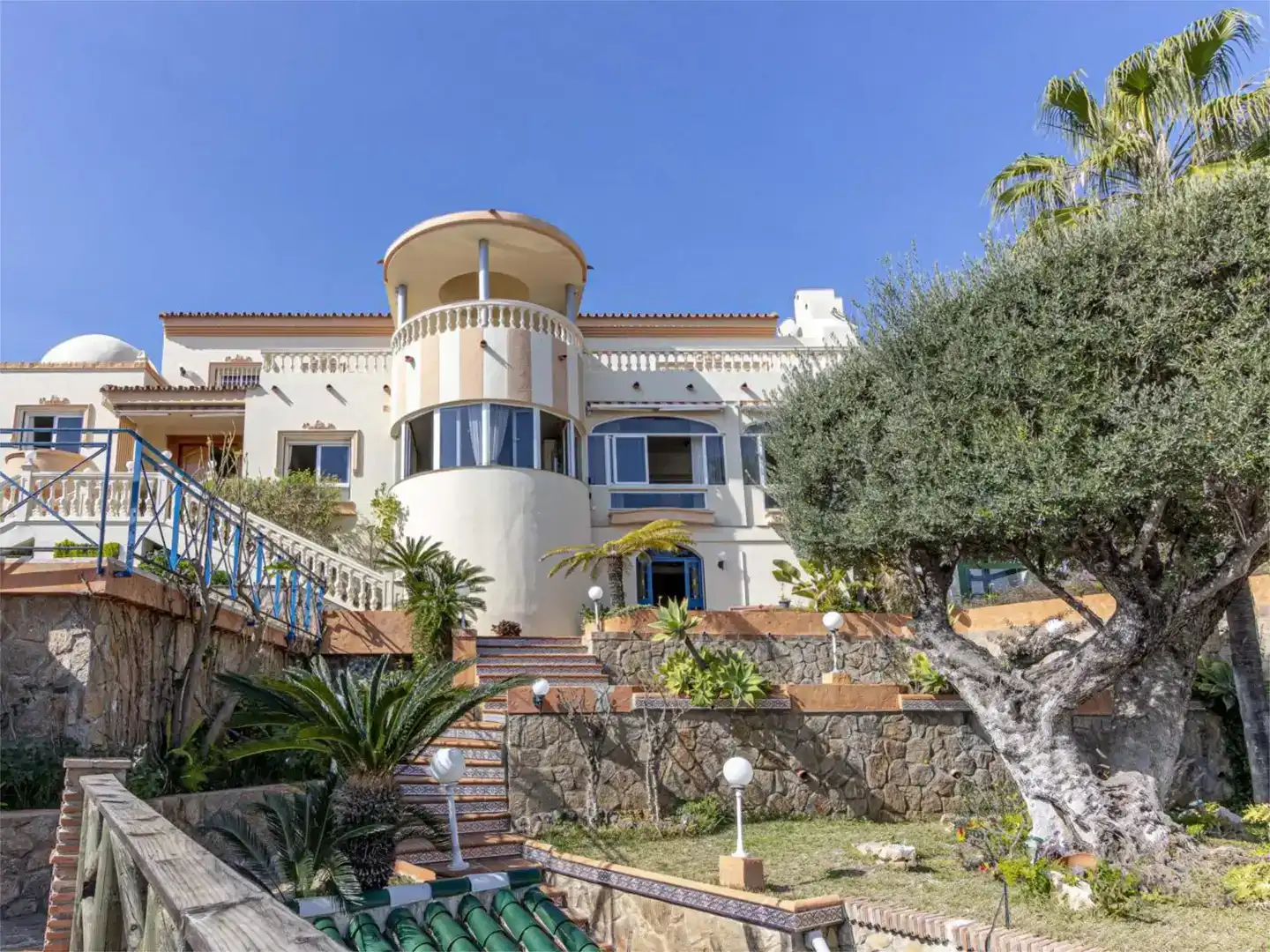 Vista exterior de Casa o chalet en venta en Benalmádena con Aire acondicionado, Piscina y Balcón