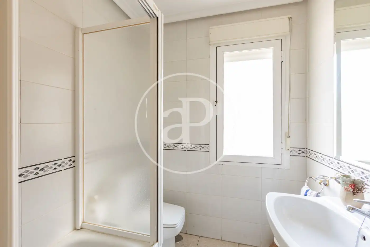 Bathroom of Houses for sale in Las Rozas de Madrid  with Air Conditioner, Heating and Private garden