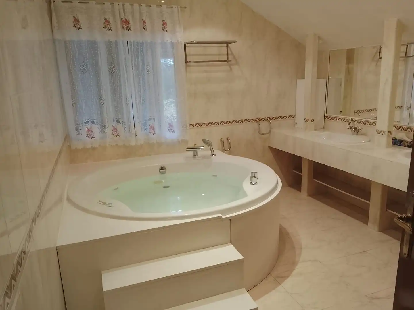 Badezimmer von Maisonette zum Verkauf in Valdemaqueda mit Heizung, Privatgarten und Terrasse